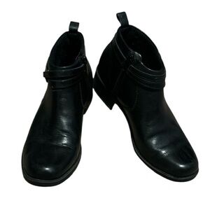 Clarks Black Leather Ankle Boots. Size 6.5